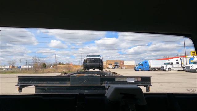 Первый день на ТРАКЕ и всё не по плану. В США белая оказалась чёрной смотреть онлайн