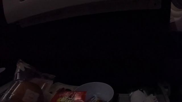 อีกหนึ่งความเพลิดเพลินในทุกการเดินทางคือ "อาหารบนเครื่อง" смотреть онлайн