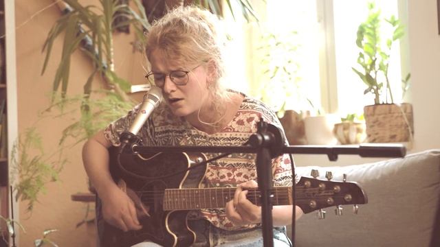 Friedi Haubold Stay Alive смотреть онлайн