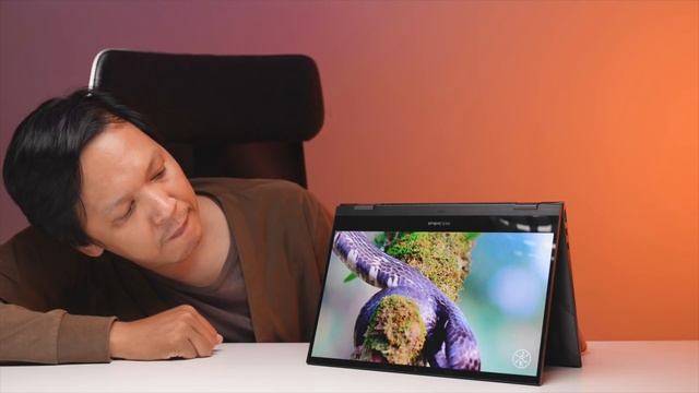 ASUS ZENBOOK FLIP 13 OLED - LAYAR OLED SENSASINYA MEMANG BEDA! смотреть онлайн