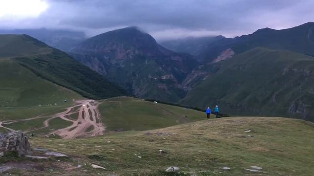 "Random trip": Серия 23 - Степанцминда и восхождение на Казбек | Путешествие автостопом в Грузию смотреть онлайн