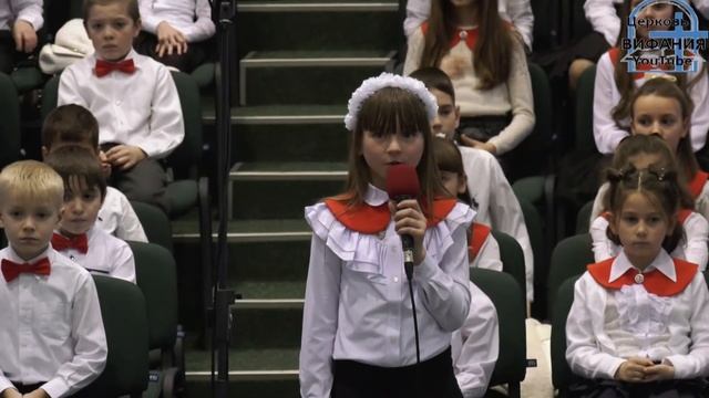 В огнях гирлянд сверкают магазины, детский стих // Вифания смотреть онлайн