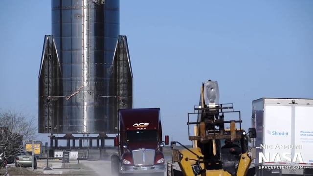Chopsticks Ready to Lift Ship 20 | SpaceX Boca Chica смотреть онлайн