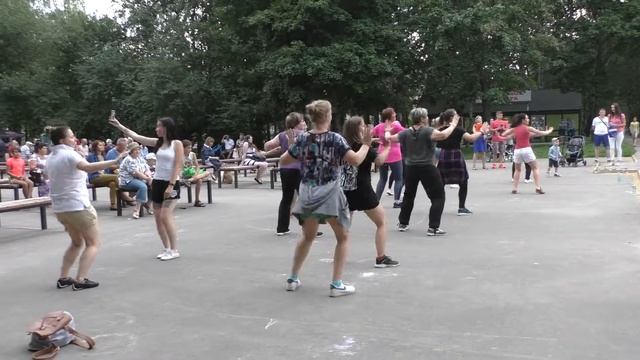 Мастер класс от Елены Малышевой по зумбе.Центральный парк Долгопрудного 12.08.2018.3 смотреть онлайн