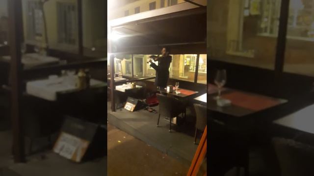 Уличный музыкант в Ницце смотреть онлайн