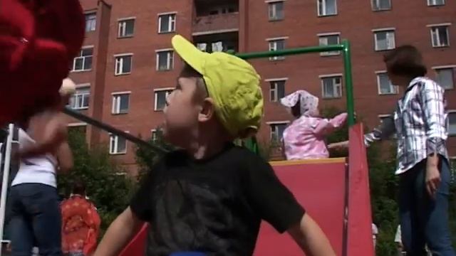 Детская игровая площадка от местного депутата в Алексине 2007 год смотреть онлайн
