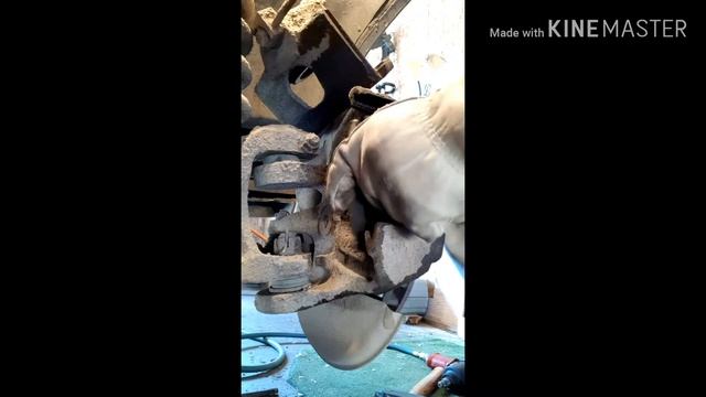 How to change front brake pad of 1990 Ford F150 4.9L. смотреть онлайн
