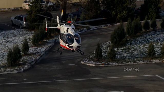 Красивая посадка на фоне города вертолёта EC145 RA-01886 смотреть онлайн