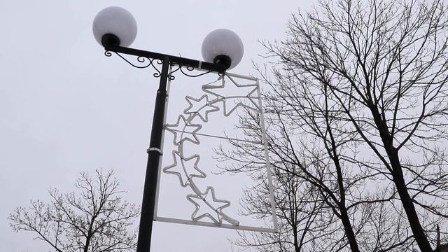 Улицу Ломоносова украсила новогодняя иллюминация смотреть онлайн