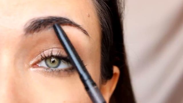 How To: Change The Shape Of Your Eyebrows | MakeupAndArtFreak смотреть онлайн