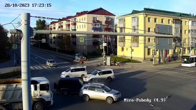 Момент ДТП на Мира-Победы в Южно-Сахалинске смотреть онлайн
