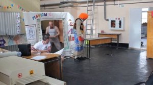 Сценка на 8 Марта "Малыш и Карлсон".