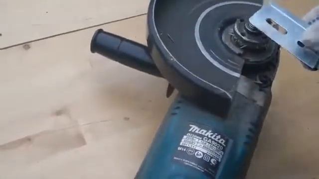 Как просто и ЛЕГКО ОТКРУТИТЬ затянутую гайку на #БОЛГАРКЕ .