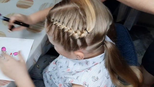 Оригинальные рожки с косами. А Ксюша рисует Розочку. смотреть онлайн