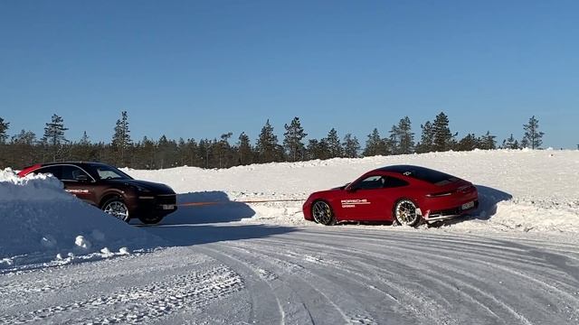 На льду и в экстремальных условиях. Porsche Ice Experience. Porsche 911, Cayman, Panamera и Taycan смотреть онлайн