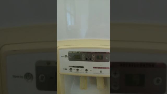 В холодильнике Whirlpool мигают индикаторы температуры постоянно. Что делать? смотреть онлайн