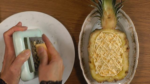 Салат с креветками в АНАНАСЕ - Отличное украшение стола смотреть онлайн