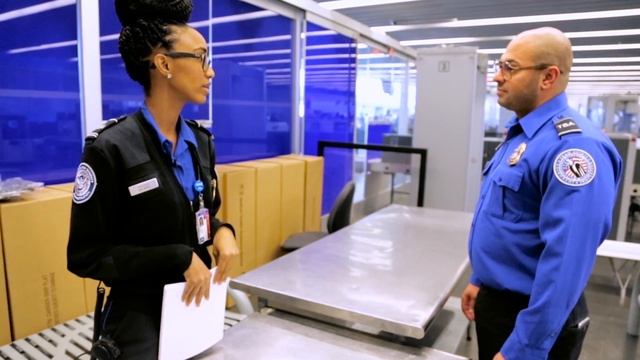 TSA on the Job: Lead Transportation Security Officer смотреть онлайн