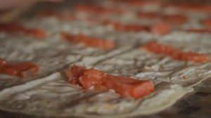 РУЛЕТ ИЗ ЛАВАША С КРАСНОЙ РЫБОЙ. ВКУСНЕЙШИЙ рулет из лаваша с семгой!