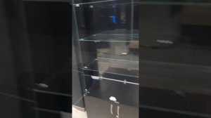 сборка стеклянной витрины (торговое оборудование)