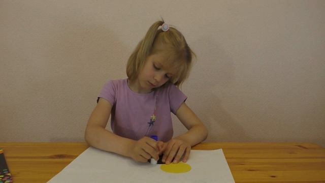 Пчела из кругов. Поделки из цветной бумаги для детей 1, 2 ,3 и 4 класса своими руками. Аппликация. смотреть онлайн