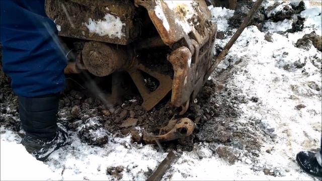 Старый экскаватор Драглайн эо 5111б. Украли фару. Снимаем колесо гусеницы в ремонт. смотреть онлайн