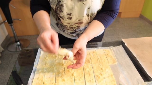 Слоёные язычки с марципаном и орешками. Слойка, Будни с Татьяной смотреть онлайн