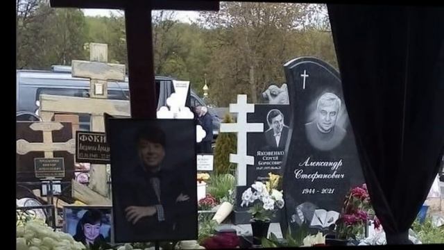АХНУЛИ ВСЕ! ЭКСКЛЮЗИВНЫЕ КАДРЫ! Как выглядит могила Валентина Юдашкина? смотреть онлайн