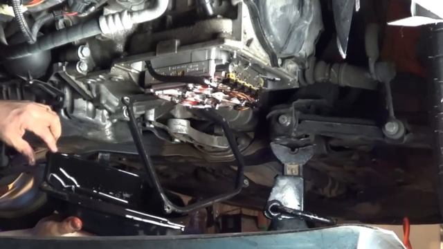 How to Replace Transmission Fluid and Filter on MK4 VW Jetta by Howstuffinmycarworks смотреть онлайн