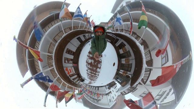 Аллея флагов. Роза Плато.  камера Insta360one X 2