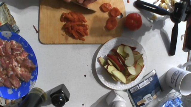 мясо с яблоками и черносливом в духовке