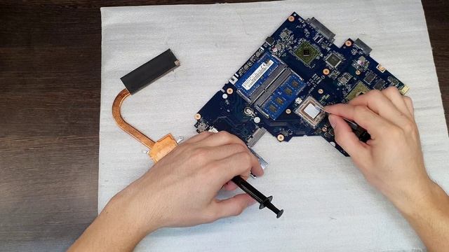 acer e15-551g-t16y Замена термопасты. разборка. чистка. Replacing thermal paste. disassembly cleanin смотреть онлайн