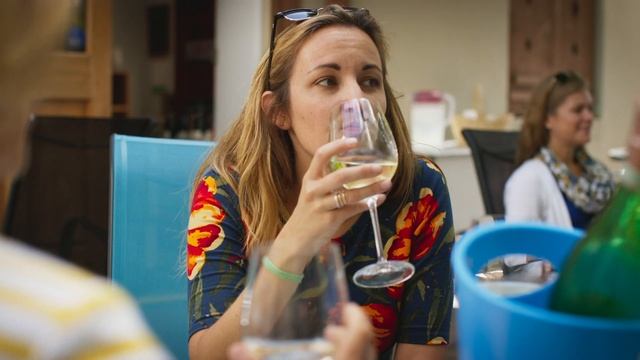 Visit Lake Geneva Shopping & Restaurants Black смотреть онлайн