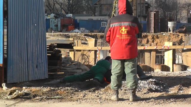 Греко-римская борьба на стройке