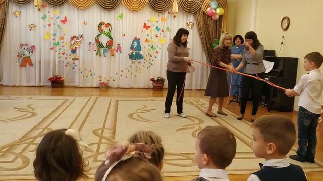 Игра "Заплетаем косы" Коломна, детский сад 15 "Светлячок" смотреть онлайн