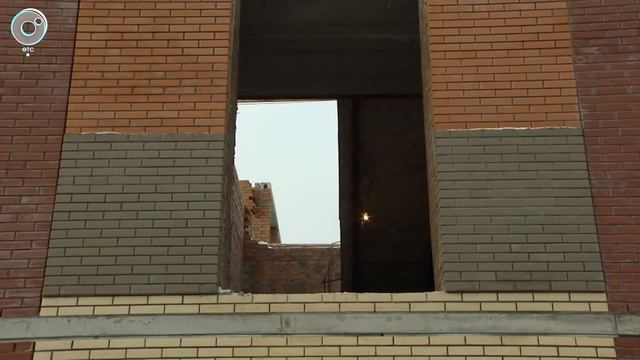 В Октябрьском районе Новосибирска заканчивают возводить фасад нового детского сада смотреть онлайн