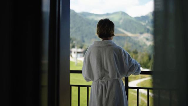 Клиника в горах Rosa Springs смотреть онлайн