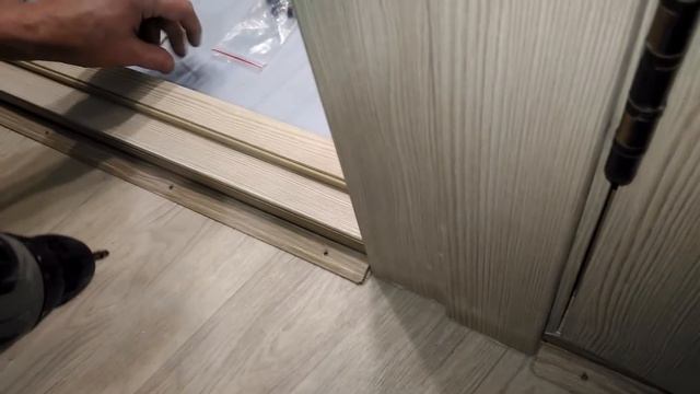 Как заделать щель под порогом двери смотреть онлайн