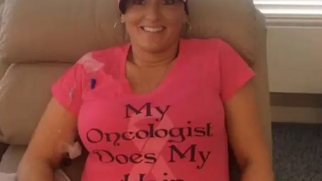 Муж привез ее на последнюю Химиотерапию, а теперь Внимание на Букет Роз! смотреть онлайн