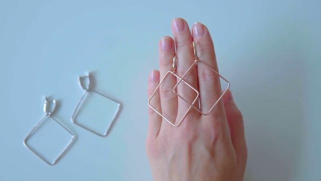 Серьги 33012653 (золочение) и серьги 33012652Д (родирование) смотреть онлайн