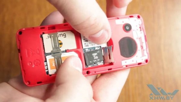 Как вставить SIM-карту в Philips Xenium E103 (XHW.BY)