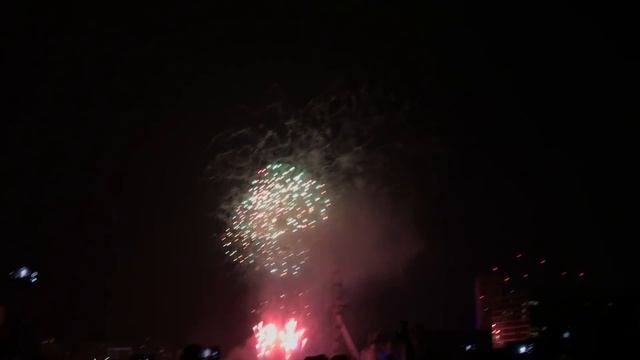 London Fireworks 2016/2017 - New Year's Eve Fireworks - Lambeth Bridge смотреть онлайн