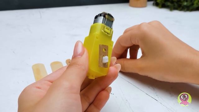 Делаем из жестяных баночек забавную машину для пускания мыльных пузырей смотреть онлайн