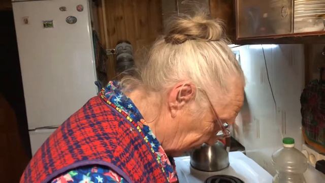Бабушка сало солит смотреть онлайн