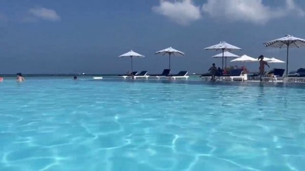 Infinity pool tour - Villa Nautica Maldives / Paradise Island Resort & Spa