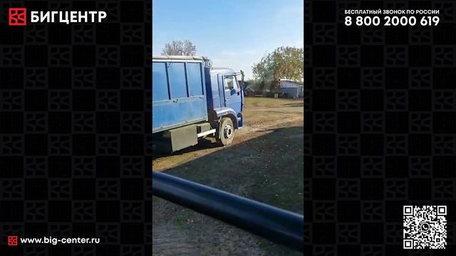 Фронтальный погрузчик с телескопической стрелой RUNMAX TL872E в работе! смотреть онлайн