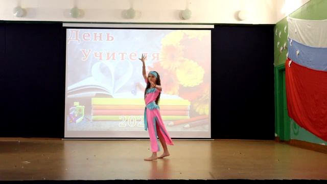 Федченко Алина (4А класс) - индийский танец смотреть онлайн