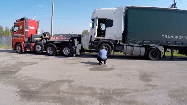 Грузовой эвакуатор. Сканию заклинило. смотреть онлайн
