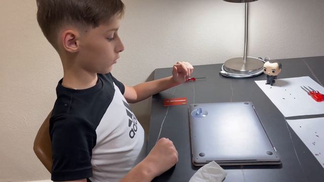 Как разобрать MacBook Air 2018 A1932 и MacBook Pro A2251 смотреть онлайн