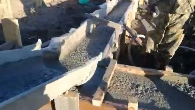 ЕВРОБЕТОН Заливка ленточного фундамента применение бетона М200 смотреть онлайн